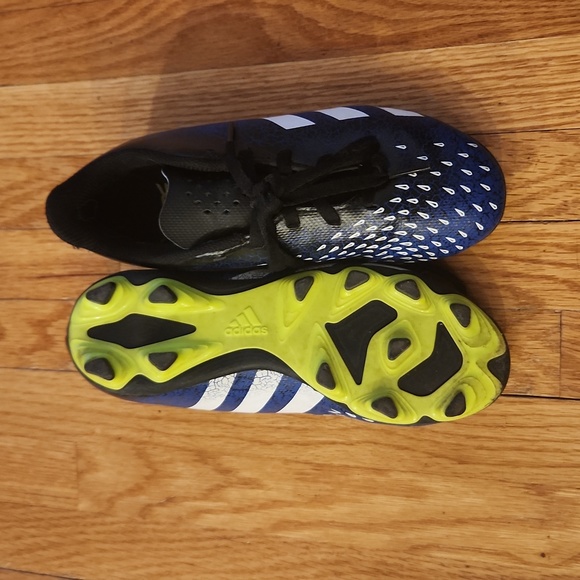 Addidas soccer shoes size 2 - Picture 3 of 4